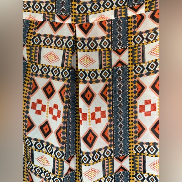 NWOT H&M’s women’s Aztec print high-low sleeveless button down blouse in size 6 - Picture 4 of 10